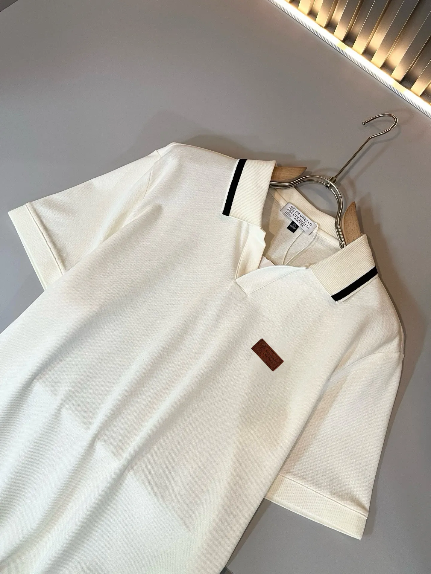 , BC-Brunello Cucineli 2026 Spring and Summer New Arrival men's short-sleeved Polo shirt, a fashionable Versatile item loved by many celebrities! The LOGO on the chest is super nice. Friends who like Classic simplicity must not miss this one! The calm and elegant brand style has always been favored by the upper class! It is also the best choice for fashion items! The upper body is so handsome, highly recommended! ! ! The biggest attraction of this short-sleeved shirt is not only its own brand added value, but also the fact that this short-sleeved shirt is very cost-effective in terms of color matching and material! Customized original exclusive mesh cotton material design! Environmentally friendly washing, customized fabrics, and pre-shrinking treatment ensure a crisp fit. The combed cotton fabric feels super soft and smooth and absorbs sweat! It does not deform after washing, feels comfortable and smooth, and the upper body is soft and comfortable. The classic fashionable lapel design is simple but not complicated, and it is very attractive! Sizes:M-4XL